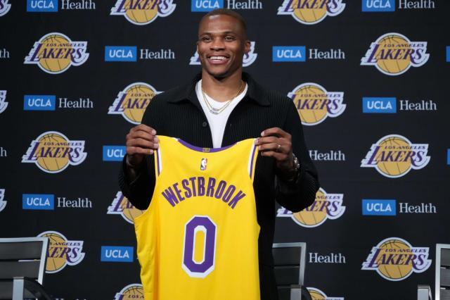 欧冠八强对阵-湖人版韦少如何改变？高管：他需要搞清楚投篮选择